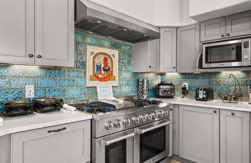 La Tierra House | Santa Fe Luxury | Hot Tub, Views , Fire Pit | Close to Plaza | Monthly Rates