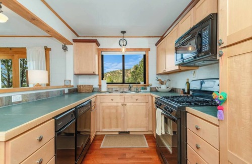 Santa Fe House | Santa Fe Retreat w/Hot Tub, Views & Pet Friendly