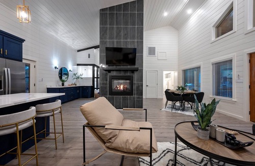 Pickens Cabin | Sauna, Bar, Big Patio, Hot Tub, Fire Pit, Pets, Anytime Wine