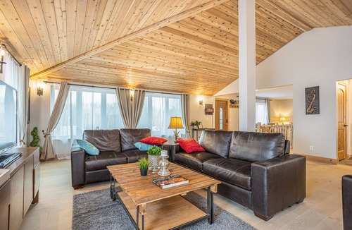 Brook Park Cabin | Sauna & Cabin 1 Hour North of the Twin Cities!