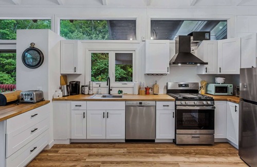 West Hartford House | Sauna, Hot Tub, Game Room - The Gathering Place
