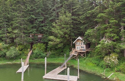 Lakeside House | Scenic and relaxing Lake Cottage with Views