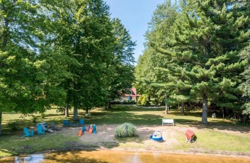 Kendall House | Scenic and Stunning Lakefront Home with Large Yard