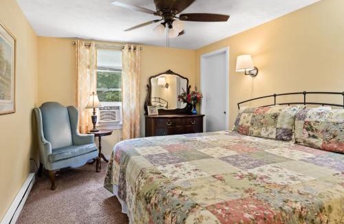 Kendall House | Scenic and Stunning Lakefront Home with Large Yard
