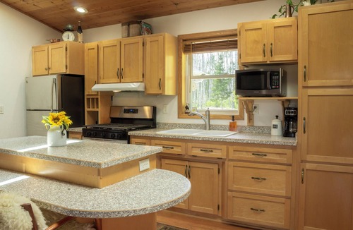 Rutledge Cabin | Scenic Kettle River Cabin - Hike, Sauna, Kayaks & More-Your Next Retreat Awaits!