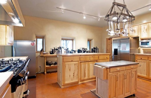 Truchas House | Scenic Southwest Style Mountain Retreat, Close to Santa Fe & Taos
