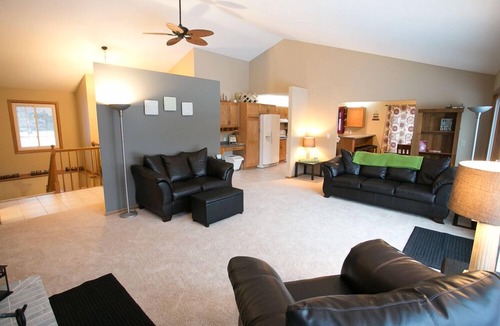 Rochester House | Scrapbooking/Vacation Retreat House Close To Mayo Clinic. Waterfront, peaceful!