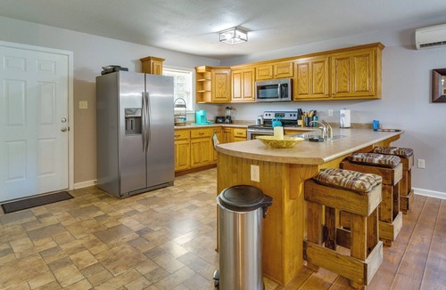 Searcy Cabin | Searcy Vacation Rental w/Deck & Water Views!