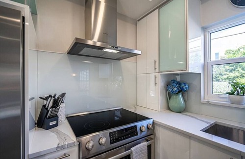 Delray Beach Condo | Seaside Escape/Luxury Unit/Walk to Beach
