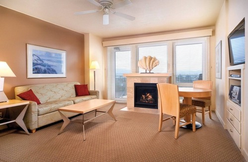 Seaside Resort | Seaside | Group Beach Getaway | Pool + Beach | 3BR Sleeps 8