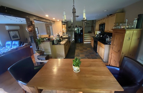 Pittsford House | Seasonal Rental! Luxury home w/hot tub 20 minutes to Killington