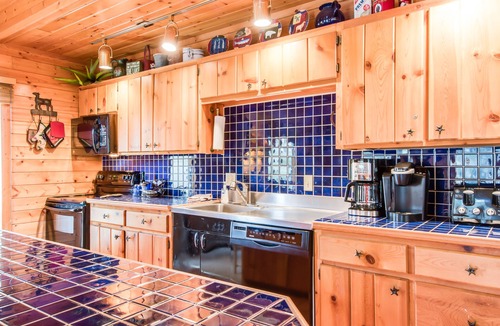 Angel Fire House | Secluded and rustic home with heated deck - lake & golf nearby