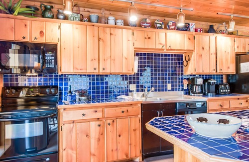 Angel Fire House | Secluded and rustic home with heated deck - lake & golf nearby