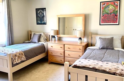 Pittsford House | Secluded, clean and cozy! Located close to skiing, resorts, and pet friendly