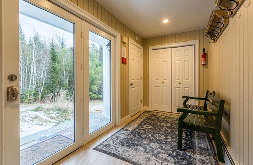 Londonderry House | Secluded Estate with Private Lake, Swimming Pool and Hot Tub