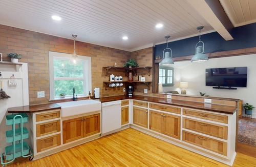 Taylors Falls House | Secluded in-town get-away close to Interstate Park. 45 min from Mpls/St Paul