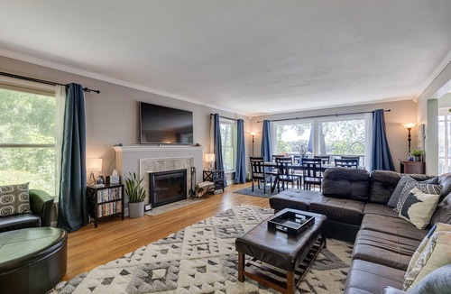 Inver Grove Heights House | Secluded Lake Home Retreat With Hot Tub And Fire Pit