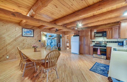 Finlayson Cabin | Secluded Log Cabin < 1 Mi to Munger State Trail!