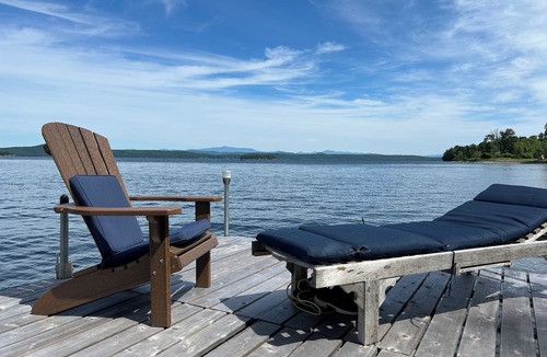 South Hero Cottage | Secluded & Private Lakefront Cottage–Awesome Views–Peace & Quiet