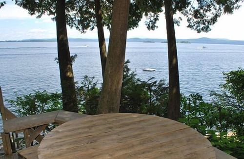 South Hero Cottage | Secluded & Private Lakefront Cottage–Awesome Views–Peace & Quiet
