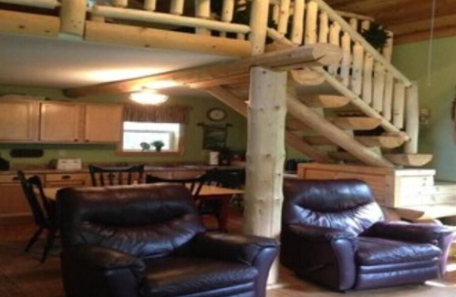 Melrude Cabin | Secluded Serenity - Rustic Cabin Nestled in the Northwoods