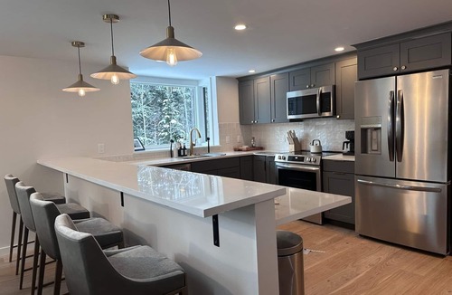 Stratton Mountain House | Serene Escape | Comfort & Luxury | A/C | Hot Tub | Sauna | Golf Getaway