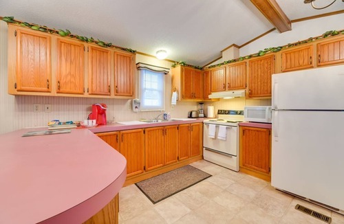 Lakemont House | Serene Getaway Centrally Located in the FLX