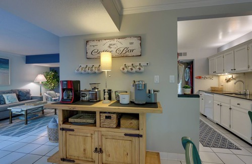 Hilton Head Apartment | Serene Hilton Head Island Condo w/Community Pool!