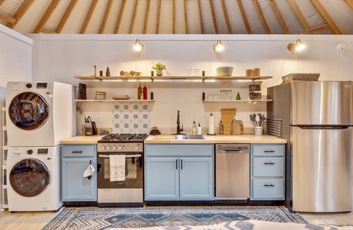 Bakersfield Cabin | Serene Modern Yurt w/Wi-fi, Hot Tub and Mountain Views