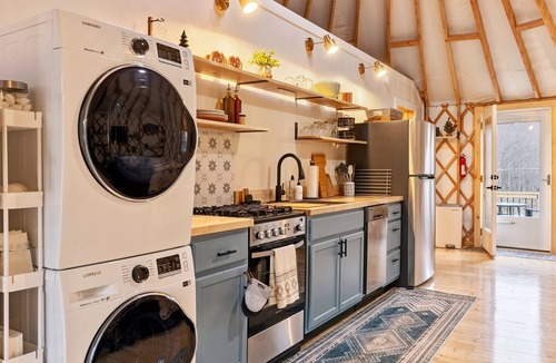 Bakersfield Cabin | Serene Modern Yurt w/Wi-fi, Hot Tub and Mountain Views