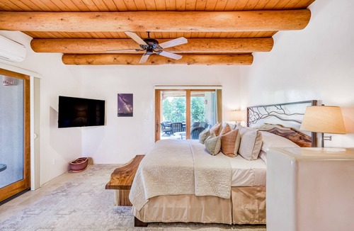La Tierra House | Serene retreat with mountain views, grill, fireplace, & board games - dogs ok