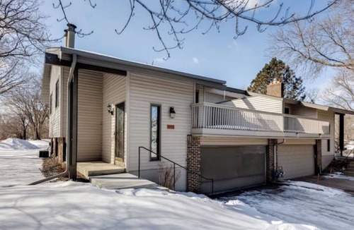 Eden Prairie House | Serene & stylish living space.nn