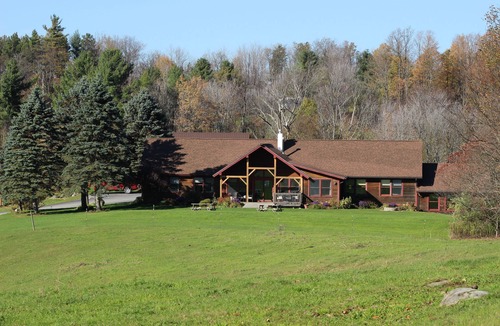 Jeffersonville House | Seven-Bedroom Mansfield House near Smuggler's Notch