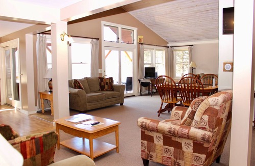 Jeffersonville House | Seven-Bedroom Mansfield House near Smuggler's Notch