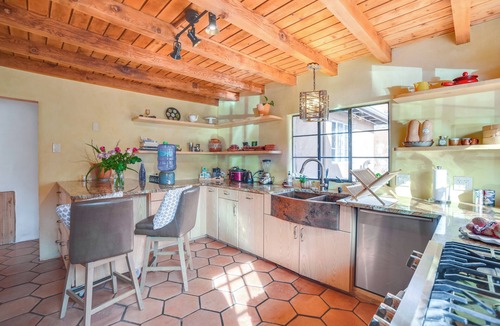 Tesuque Cottage | Shared Hot Tub: Santa Fe Casita in Old Tesuque