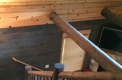 Garrison Cabin | Short Putt Cabin is a Beautiful Log Cabin on Scenic Northwood Hills Golf Course