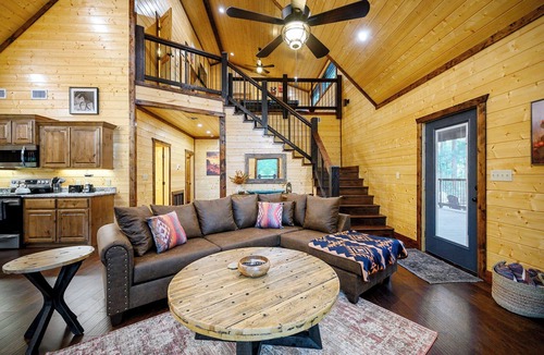 Pickens Cabin | Silverado | UTV Trail Access Hot Tub Pool Table 3 King Suites
