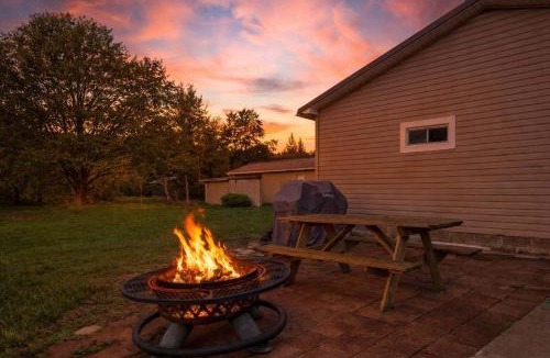Cabins House | Single-level River Access Fire Pit & Game Room