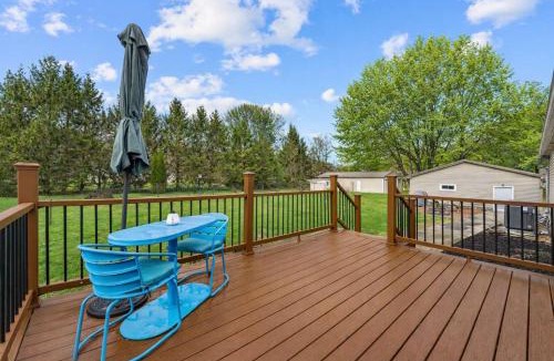 Cabins House | Single-level River Access Fire Pit & Game Room