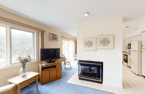 Stowe Area Condo | Ski-adjacent home with hot tub, pool, sauna & gym access