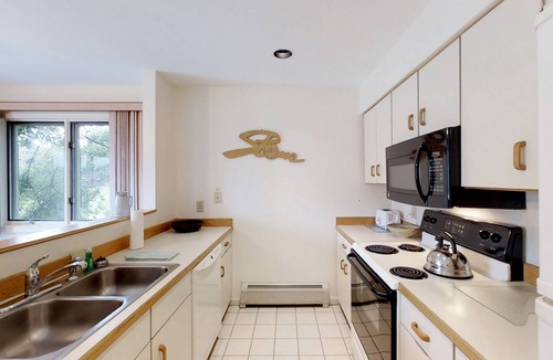 Stowe Area Condo | Ski-adjacent home with hot tub, pool, sauna & gym access