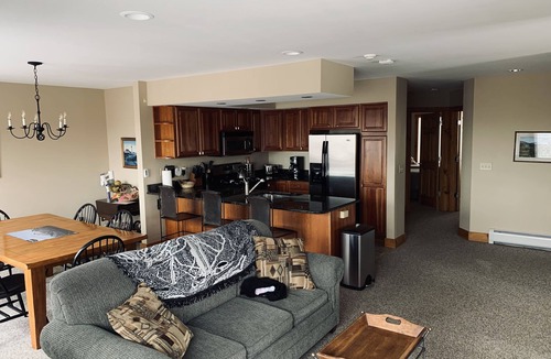 North Troy House | Ski Chalet (Ski-in/Ski-out)
