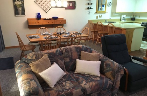 Rawsonville Condo | Ski condo a mile from Stratton Mtn, shuttle bus and wood included. No Pets.