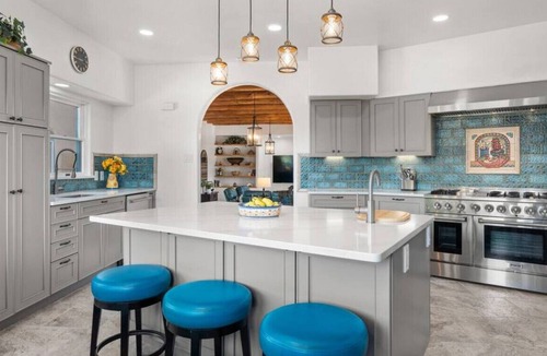 La Tierra House | Ski Discounts! Chamisa - Private Desert Luxury on 15 Acres with Huge Patio, Hiking Trails, Breathtaking Sunset & Mountain Views