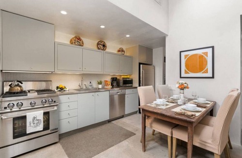 Historic Eastside House | Ski Discounts! Walk to Plaza on Historic East Side