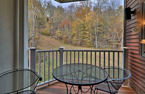 Ludlow Condo | Ski-in/out condo with fireplace, tennis court, mountain views, & washer/dryer