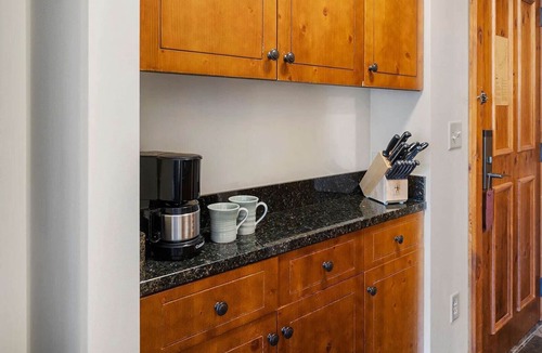 Stowe Area Apartment | Ski in/out Studio at Lodge at Spruce Peak
