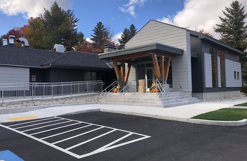 West Dover Condo | Ski-in-Ski-Out Condo Located on Mount Snow