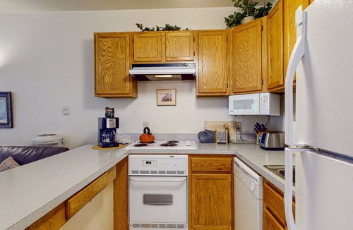 Taos Ski Valley Condo | Ski-In, Ski-Out Condo at Sierra Del Sol with Sauna & Views, Walk to Village