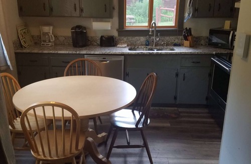 Central Vermont- Killington House | ☆ SKI ON & OFF! ☆ Spruce Glen Cabin 2 on Great Eastern w/AC, Sauna. Fireplace